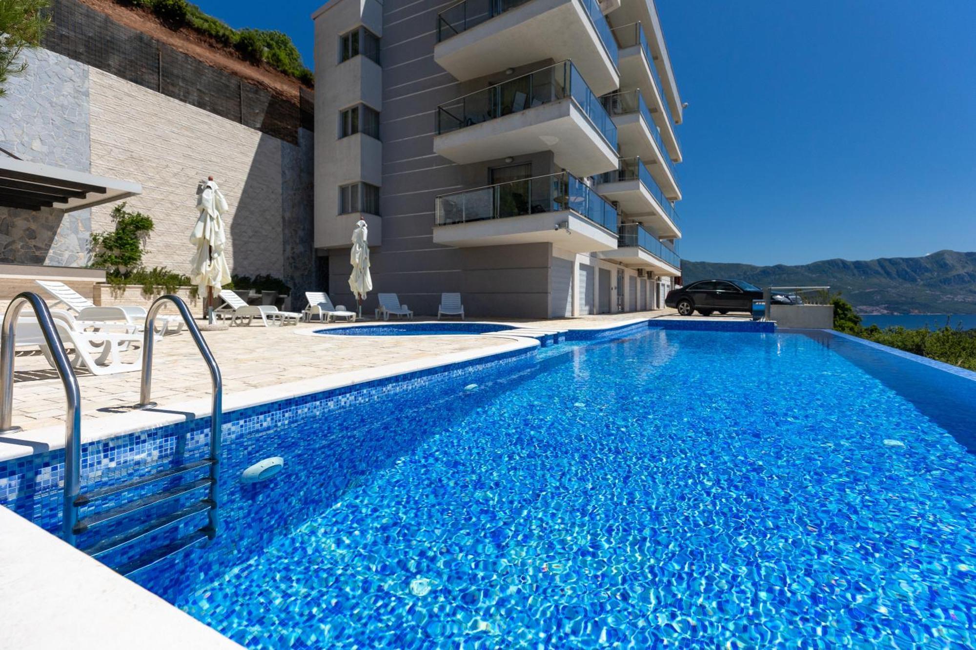 Daire Tophill Altezza Premium - View And Pool Budva